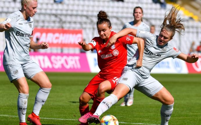 Bis 2022 spielt Magull (m.) für den FC Bayern