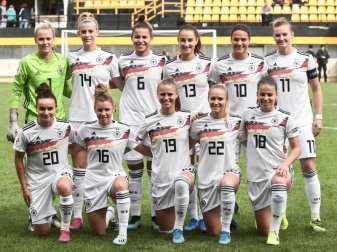 Die deutschen Fußball-Frauen sind Zweiter in der Weltrangliste. Foto: Sakis Mitrolidis/dpa