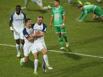 Der VfL Bochum schlägt Hannover 96 mit 2:1 Der VfL Bochum schlägt Hannover 96 mit 2:1