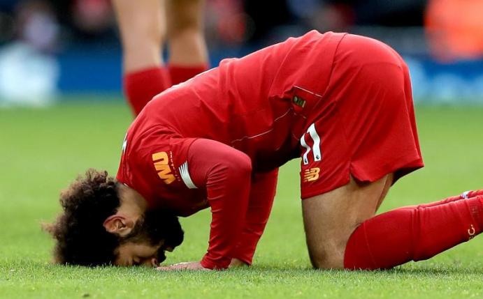 Liverpools Mohamed Salah feiert das Eröffnungstor. Foto: Peter Byrne/PA Wire/dpa