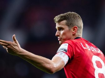 Kapitän Lars Bender fordert von seinem Mannschaftskameraden Leon Bailey eine Entschuldigung. Foto: Rolf Vennenbernd/dpa Kapitän Lars Bender fordert von seinem Mannschaftskameraden Leon Bailey eine Entschuldigung. Foto: Rolf Vennenbernd/dpa