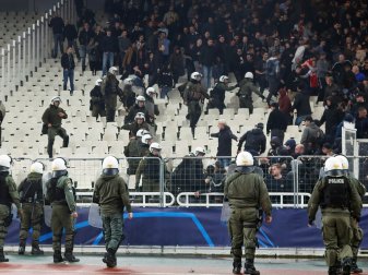 Aachen-Fans auf dem Heimweg angegriffen (Symbolbild) Aachen-Fans auf dem Heimweg angegriffen (Symbolbild)