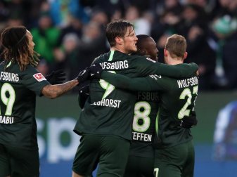 Wolfsburgs Spieler jubeln nach der 1:0-Führung gegen Borussia Mönchengladbach. Foto: Ronny Hartmann Wolfsburgs Spieler jubeln nach der 1:0-Führung gegen Borussia Mönchengladbach. Foto: Ronny Hartmann