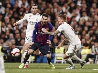 Könnten sich vor dem Clásico schon im Hotel treffen: Barcas Lionel Messi (M) und Real-Profi Toni Kroos (r). Foto: Enrique de la Fuente/gtres/dpa Könnten sich vor dem Clásico schon im Hotel treffen: Barcas Lionel Messi (M) und Real-Profi Toni Kroos (r). Foto: Enrique de la Fuente/gtres/dpa