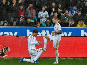 Wollen auch in Clásico jubeln: Die Real-Stars Sergio Ramos (l) und Toni Kroos. Foto: Alvaro Barrientos/AP/dpa Wollen auch in Clásico jubeln: Die Real-Stars Sergio Ramos (l) und Toni Kroos. Foto: Alvaro Barrientos/AP/dpa