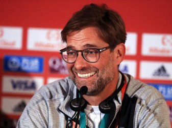 Jürgen Klopp nahm seine Kritik am Platz in Katar zurück. Foto: Adam Davy/PA Wire/dpa Jürgen Klopp nahm seine Kritik am Platz in Katar zurück. Foto: Adam Davy/PA Wire/dpa