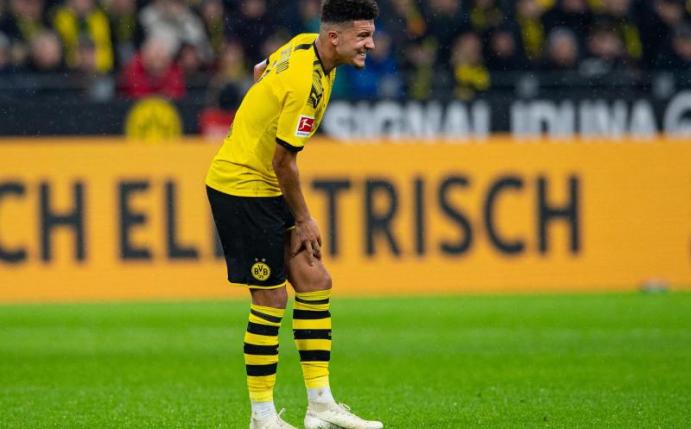 Dortmunds Jadon Sancho litt in der Partie gegen RB Leipzig unter Krämpfen. Foto: Guido Kirchner/dpa