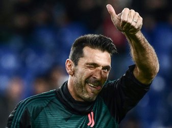 Gianluigi Buffon absolviert seinen 647. Liga-Einsatz Gianluigi Buffon absolviert seinen 647. Liga-Einsatz