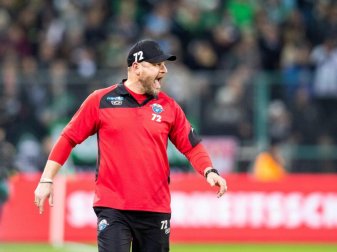 Frustriert in Gladbach: Paderborn-Coach Steffen Baumgart. Foto: Marcel Kusch/dpa Frustriert in Gladbach: Paderborn-Coach Steffen Baumgart. Foto: Marcel Kusch/dpa