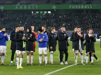 Betretene Mienen bei den Schalker Spielern nach Abpfiff Betretene Mienen bei den Schalker Spielern nach Abpfiff