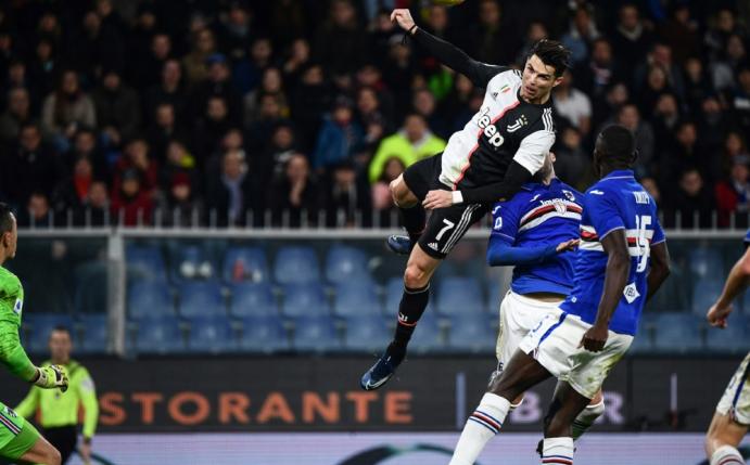Ronaldo in spektakulärer Höhe bei seinem Kopfballtor