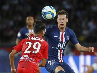 Julian Draxler (r) steht noch bei Paris Saint-Germain unter Vertrag. Foto: Francois Mori/AP/dpa Julian Draxler (r) steht noch bei Paris Saint-Germain unter Vertrag. Foto: Francois Mori/AP/dpa