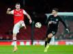 Hertha BSC ist an Arsenals Granit Xhaka (l) interessiert. Foto: Uwe Anspach/dpa