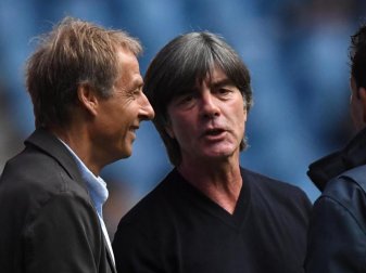 Joachim Löw (r) war Assistent von Jürgen Klinsmann beim deutschen Nationalteam, bis er 2006 selbst als Bundestrainer übernahm. Foto: Robert Michael/zb/dpa Joachim Löw (r) war Assistent von Jürgen Klinsmann beim deutschen Nationalteam, bis er 2006 selbst als Bundestrainer übernahm. Foto: Robert Michael/zb/dpa