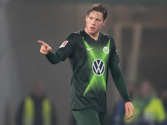 Leidet unter Fieber: Wolfsburgs Wout Weghorst. Foto: Swen Pförtner/dpa Leidet unter Fieber: Wolfsburgs Wout Weghorst. Foto: Swen Pförtner/dpa