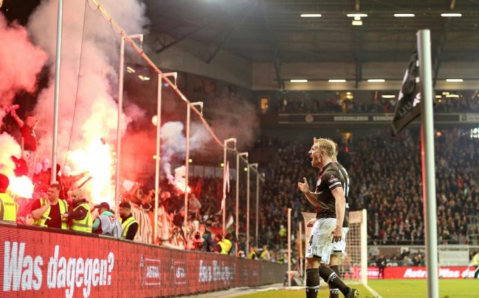 Wegen Pyro: St. Pauli und der HSV bekommen Geldstrafen
