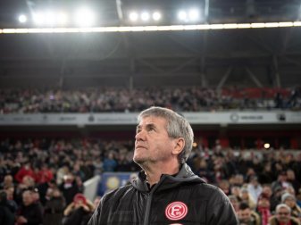 Düsseldorfs Trainer Friedhelm Funkel ist mit 66 Jahren der älteste aktive Bundesligacoach. Foto: Bernd Thissen/dpa Düsseldorfs Trainer Friedhelm Funkel ist mit 66 Jahren der älteste aktive Bundesligacoach. Foto: Bernd Thissen/dpa
