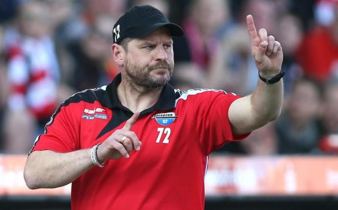 Hat viel Vertrauen in seine Mannschaft: Paderborns Trainer Steffen Baumgart. Foto: Andreas Gora/dpa