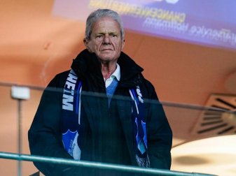 Wurde von Dortmund-Fans erneut übel beleidigt: Hoffenheim-Mäzen Dietmar Hopp. Foto: Uwe Anspach/dpa Wurde von Dortmund-Fans erneut übel beleidigt: Hoffenheim-Mäzen Dietmar Hopp. Foto: Uwe Anspach/dpa