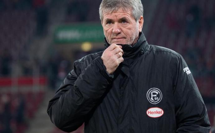 Trainer Friedhelm Funkel wird Fortuna Düsseldorf im Falle des Klassenerhalts weiterbetreuen. Foto: Tom Weller/dpa