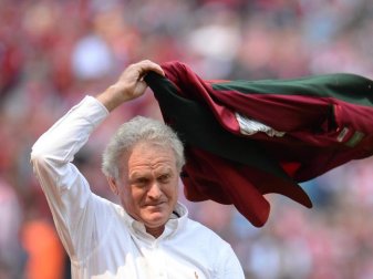 Sieht keine Veranlassung für einen Transfer von Schalke-Keeper Alexander Nübel: Bayern-Legende Sepp Maier. Foto: Andreas Gebert/dpa Sieht keine Veranlassung für einen Transfer von Schalke-Keeper Alexander Nübel: Bayern-Legende Sepp Maier. Foto: Andreas Gebert/dpa