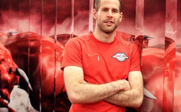 Tut Gutes in seiner Heimat: Leipzig-Keeper Peter Gulacsi. Foto: Jan Woitas/dpa-Zentralbild/dpa