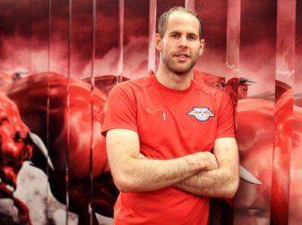 Tut Gutes in seiner Heimat: Leipzig-Keeper Peter Gulacsi. Foto: Jan Woitas/dpa-Zentralbild/dpa Tut Gutes in seiner Heimat: Leipzig-Keeper Peter Gulacsi. Foto: Jan Woitas/dpa-Zentralbild/dpa