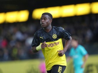 Moukoko darf mit den Profis trainieren Moukoko darf mit den Profis trainieren