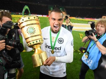 Kevin-Prince Boateng gewann 2018 mit Eintracht Frankfurt den DFB-Pokal. Foto: Arne Dedert/dpa Kevin-Prince Boateng gewann 2018 mit Eintracht Frankfurt den DFB-Pokal. Foto: Arne Dedert/dpa