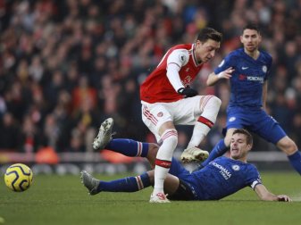 Mesut Özil ist beim FC Arsenal wieder gesetzt. Foto: Ian Walton/AP/dpa Mesut Özil ist beim FC Arsenal wieder gesetzt. Foto: Ian Walton/AP/dpa