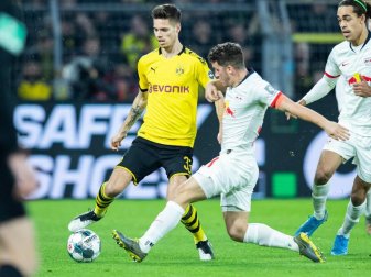 Julian Weigl (l) könnte Dortmund verlassen. Foto: Marcel Kusch/dpa Julian Weigl (l) könnte Dortmund verlassen. Foto: Marcel Kusch/dpa