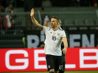Podolski gewinnt mit Kobe den Pokal Podolski gewinnt mit Kobe den Pokal