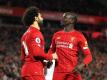 Liverpools Torschütze Mohamed Salah (l) jubelt über das 1:0 mit seinem Teamkollegen Sadio Mane. Foto: Peter Byrne/PA Wire/dpa