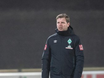 Fliegt mit 28 Spielern vom frostigen Bremen ins Trainingslager auf Mallorca: Trainer Florian Kohfeldt. Foto: Sina Schuldt/dpa