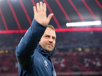 Wünscht sich einen weiteren rechten Außenverteidiger für das Team: Trainer Hansi Flick. Foto: Matthias Balk/dpa