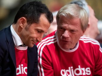 Hasan Salihamidzic begrüßt den Besuch von Oliver Kahn im Trainingslager. Foto: Sven Hoppe/dpa Hasan Salihamidzic begrüßt den Besuch von Oliver Kahn im Trainingslager. Foto: Sven Hoppe/dpa