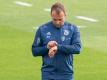 Hat auch im Trainingslager in Katar Personalsorgen: Bayern-Coach Hansi Flick. Foto: Peter Kneffel/dpa