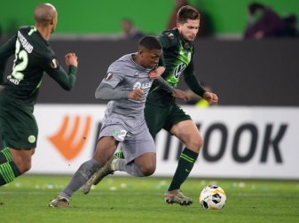 Elvis Rexhbecaj (r) wechselt von Wolfsburg nach Köln. Foto: Swen Pförtner/dpa Elvis Rexhbecaj (r) wechselt von Wolfsburg nach Köln. Foto: Swen Pförtner/dpa