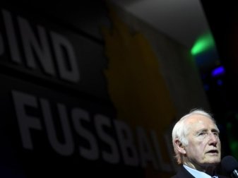 Hans Tilkowski im März 2017 bei der Verleihung des Integrationspreises im Fußballmuseum in Dortmund. Foto: Jonas Güttler/dpa