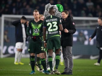 Der VfL Wolfsburg um Trainer Oliver Glasner, Kapitän Josuha Guilavogui und Maximilian Arnold (r-l) wollen wieder nach Europa. Foto: Swen Pförtner/dpa Der VfL Wolfsburg um Trainer Oliver Glasner, Kapitän Josuha Guilavogui und Maximilian Arnold (r-l) wollen wieder nach Europa. Foto: Swen Pförtner/dpa