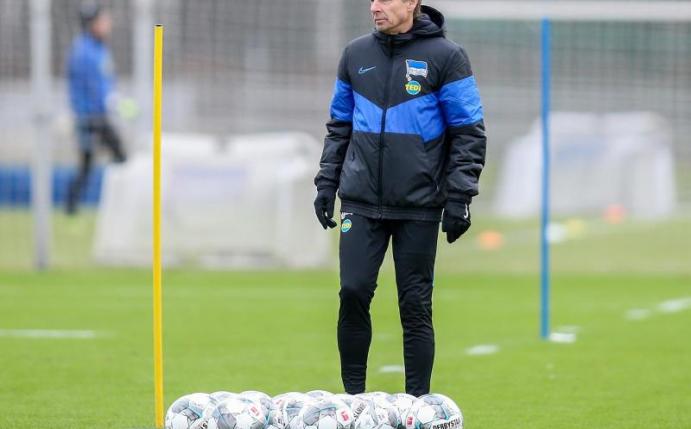 Hat mit Hertha große Ziele: Trainer Jürgen Klinsmann. Foto: Andreas Gora/dpa
