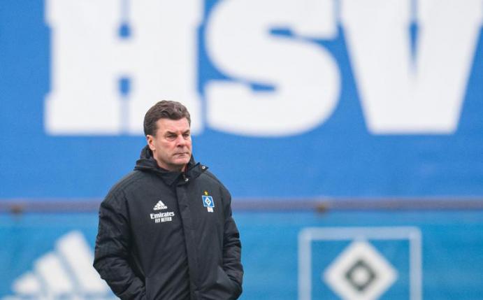Dieter Hecking soll auch beim Nichtaufstieg Trainer des Hamburger SV bleiben. Foto: Daniel Reinhardt/dpa