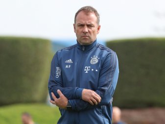 Sieht die Personallage beim FCB kritisch: Hansi Flick