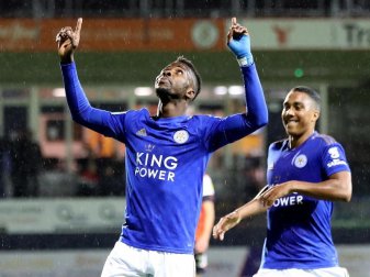 Kelechi Iheanacho (l) traf für Leicester City zum Ausgleich. Foto: Nick Potts/PA Wire/dpa Kelechi Iheanacho (l) traf für Leicester City zum Ausgleich. Foto: Nick Potts/PA Wire/dpa