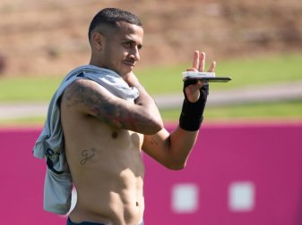 Muss das Bayern-Trainingslager aus freudigen Anlass vorzeitig verlassen: Thiago. Foto: Peter Kneffel/dpa Muss das Bayern-Trainingslager aus freudigen Anlass vorzeitig verlassen: Thiago. Foto: Peter Kneffel/dpa