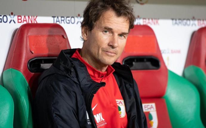 Saß als Co-Trainer beim FC Augsburg bereits auf einer Bundesliga-Bank: Ex-Nationalkeeper Jens Lehmann. Foto: Sven Hoppe/dpa