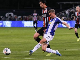Zog sich im Testspiel gegen Hertha BSC einen Bänderriss zu: Daichi Kamada. Foto: Nigel Worrall/dpa Zog sich im Testspiel gegen Hertha BSC einen Bänderriss zu: Daichi Kamada. Foto: Nigel Worrall/dpa