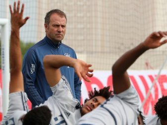 Hansi Flick bewertet das Trainingslager in Doha positiv Hansi Flick bewertet das Trainingslager in Doha positiv