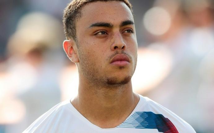 Sergino Dest verlässt Ajax-Trainingslager in Katar