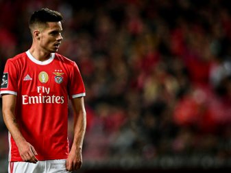 Julian Weigl feiert Sieg bei Debüt für Benfica